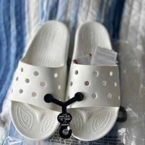 Crocs Women’s classic slides size 8 white